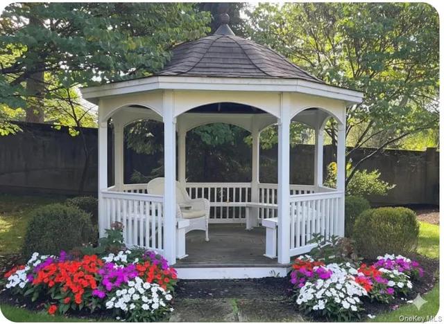 a front view of house and yard