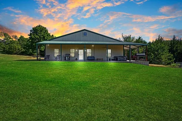 $575,000 | 2898 County Road 4720, Trenton, TX 75490