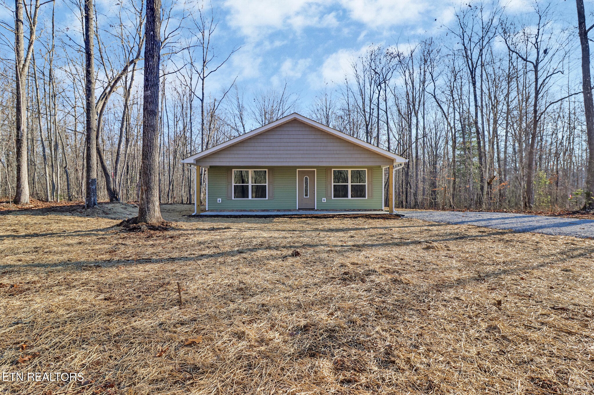 434 Pilot Mountain Road Sunbright, TN 37872 - Photo 2 of 30