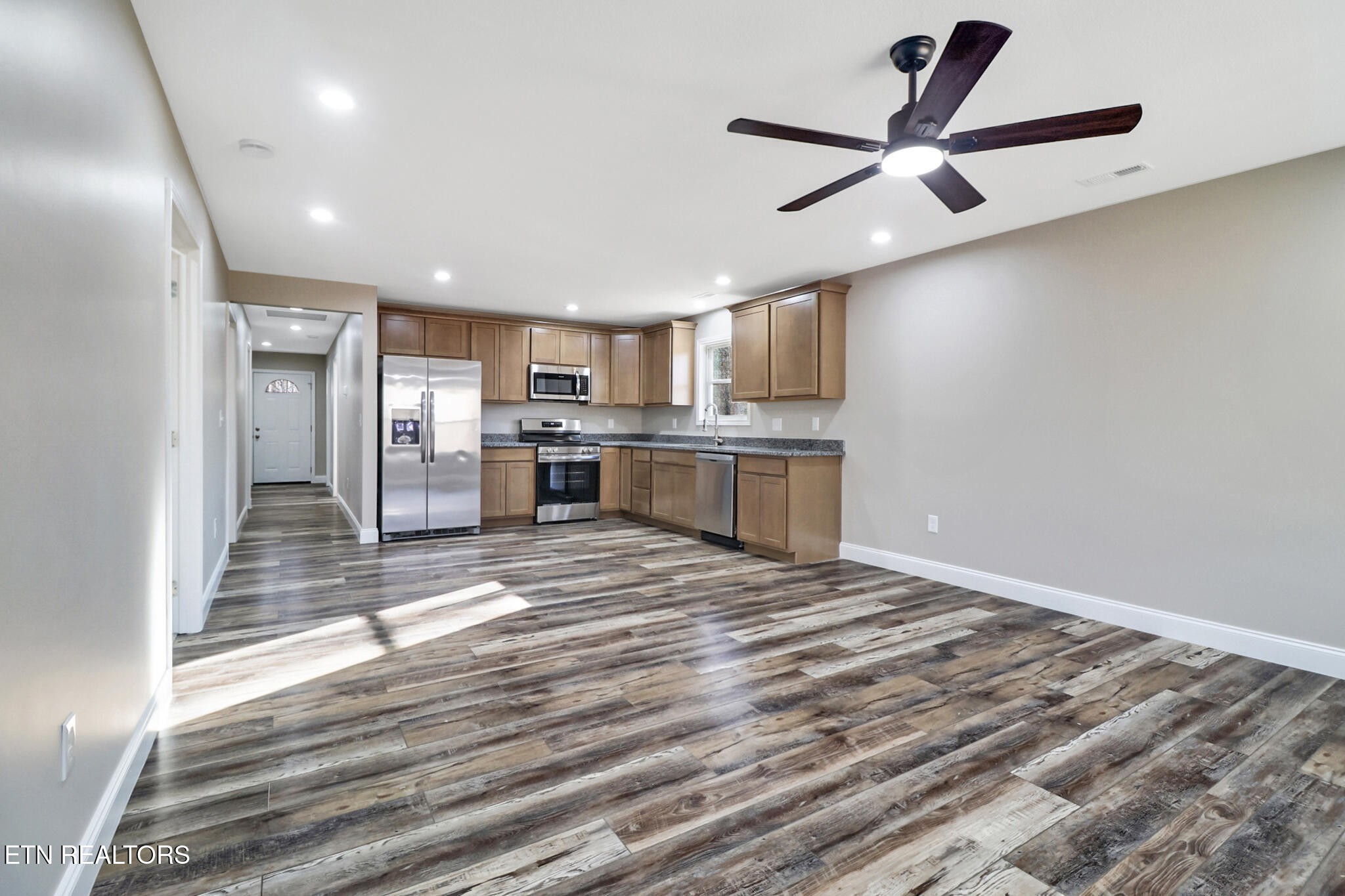 434 Pilot Mountain Road Sunbright, TN 37872 - Photo 5 of 30