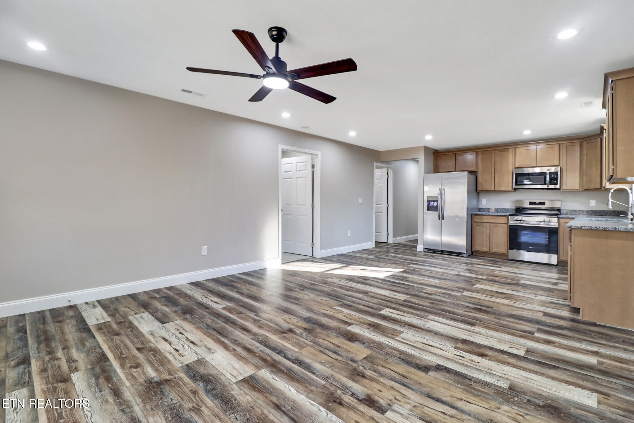 434 Pilot Mountain Road Sunbright, TN 37872 - Photo 8 of 30