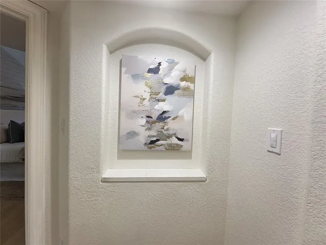 a picture of a mirror of a room