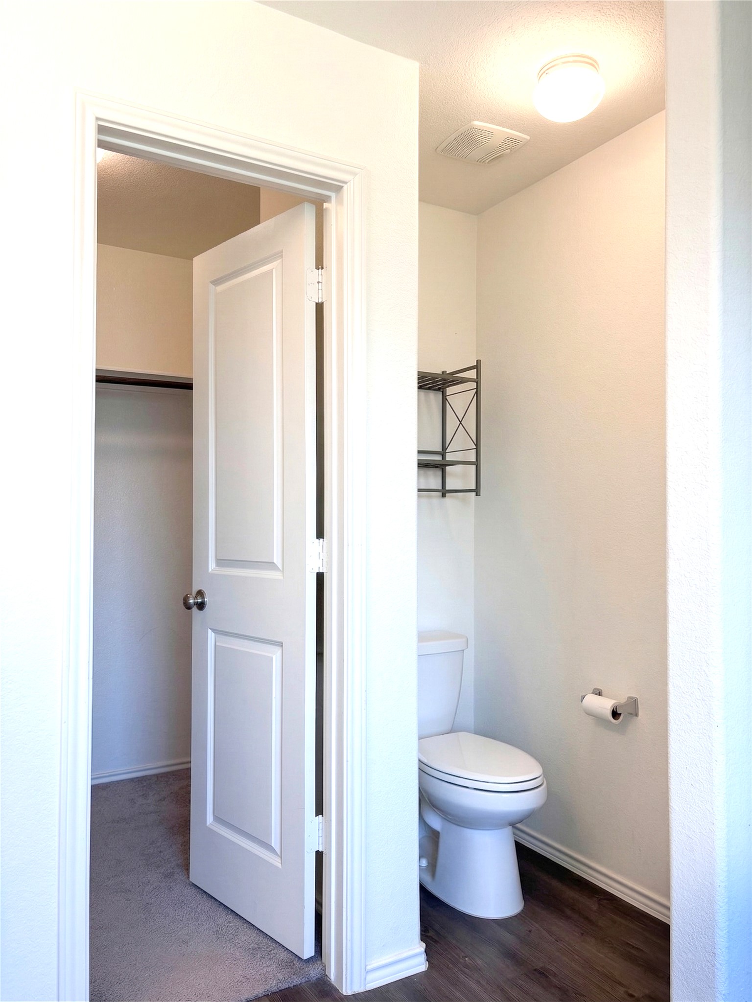 113 Star Pass Jarrell, TX 76537 - Photo 16 of 25 Primary Bathroom and Walk In Closet