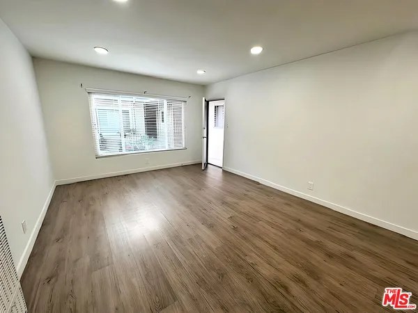 $1,695 | 228 South Mariposa Avenue, Unit 2, Los Angeles, CA 90004