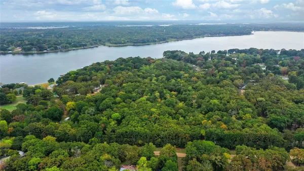 a view of a lake from a yard
