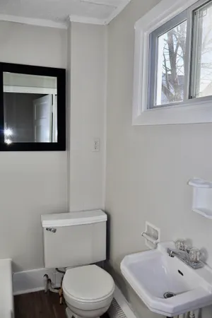 $1,650 | 39 Mead Street, Unit 1, Manchester, NH 03104