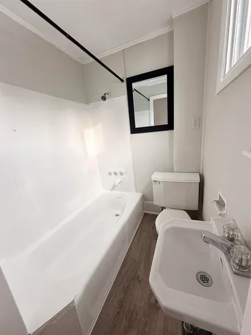 $1,650 | 39 Mead Street, Unit 1, Manchester, NH 03104