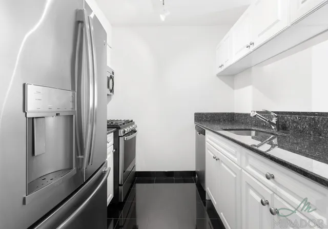 $6,000 | 60 West 23rd Street, Unit 1602 | Flatiron