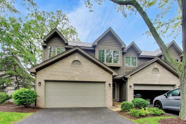 $350,000 | 919 Millcreek Circle, Elgin, IL 60123
