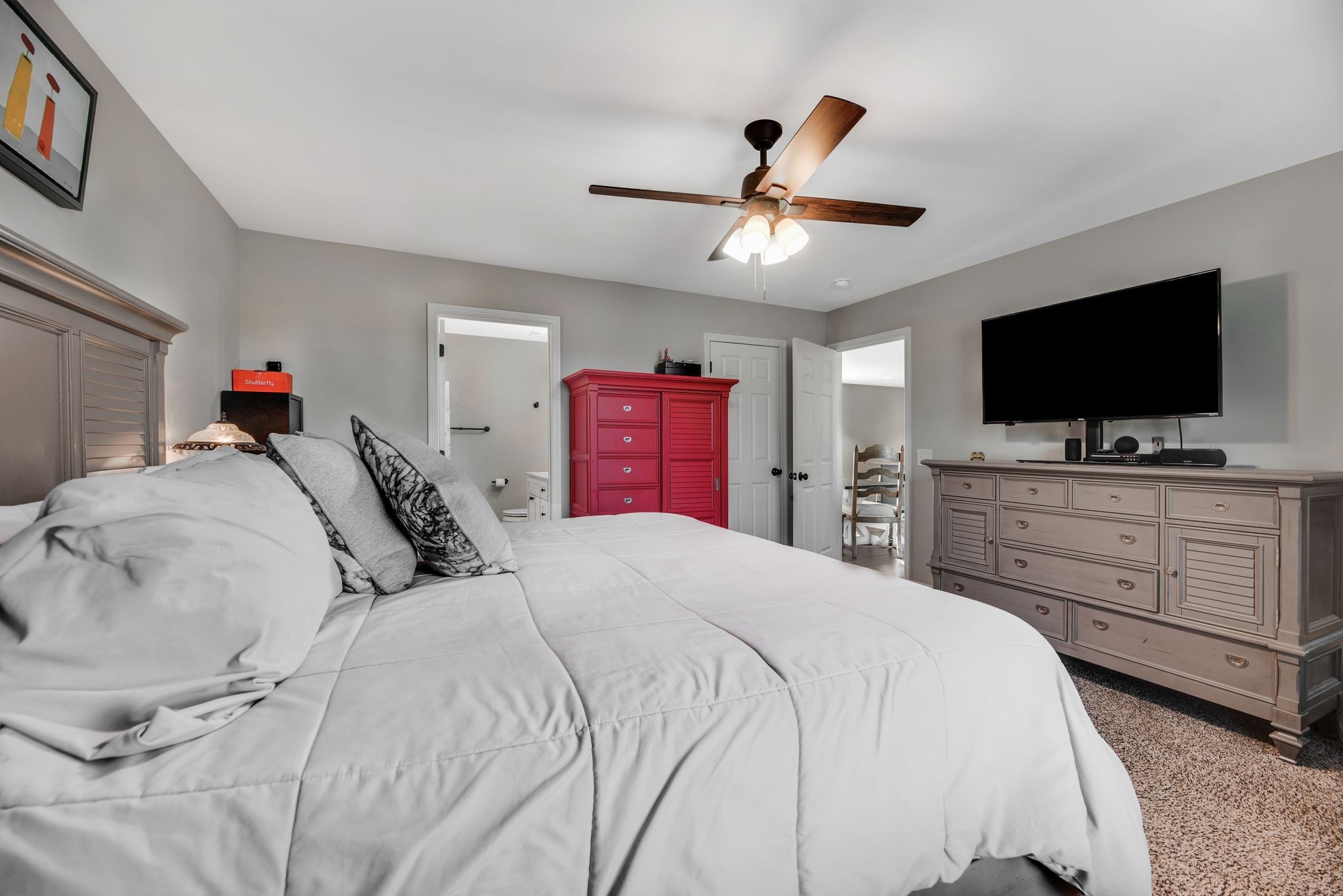 997 State Highway 99 Waynesboro, TN 38485 - Photo 20 of 33 a bedroom with a bed and a flat screen tv