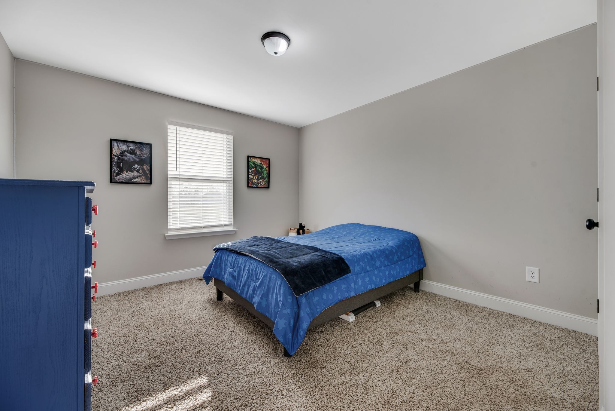 997 State Highway 99 Waynesboro, TN 38485 - Photo 22 of 33 a room with a bed and a window