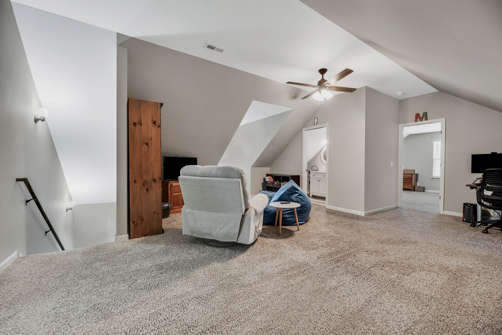 997 State Highway 99 Waynesboro, TN 38485 - Photo 27 of 33 a view of a livingroom with furniture and a ceiling fan