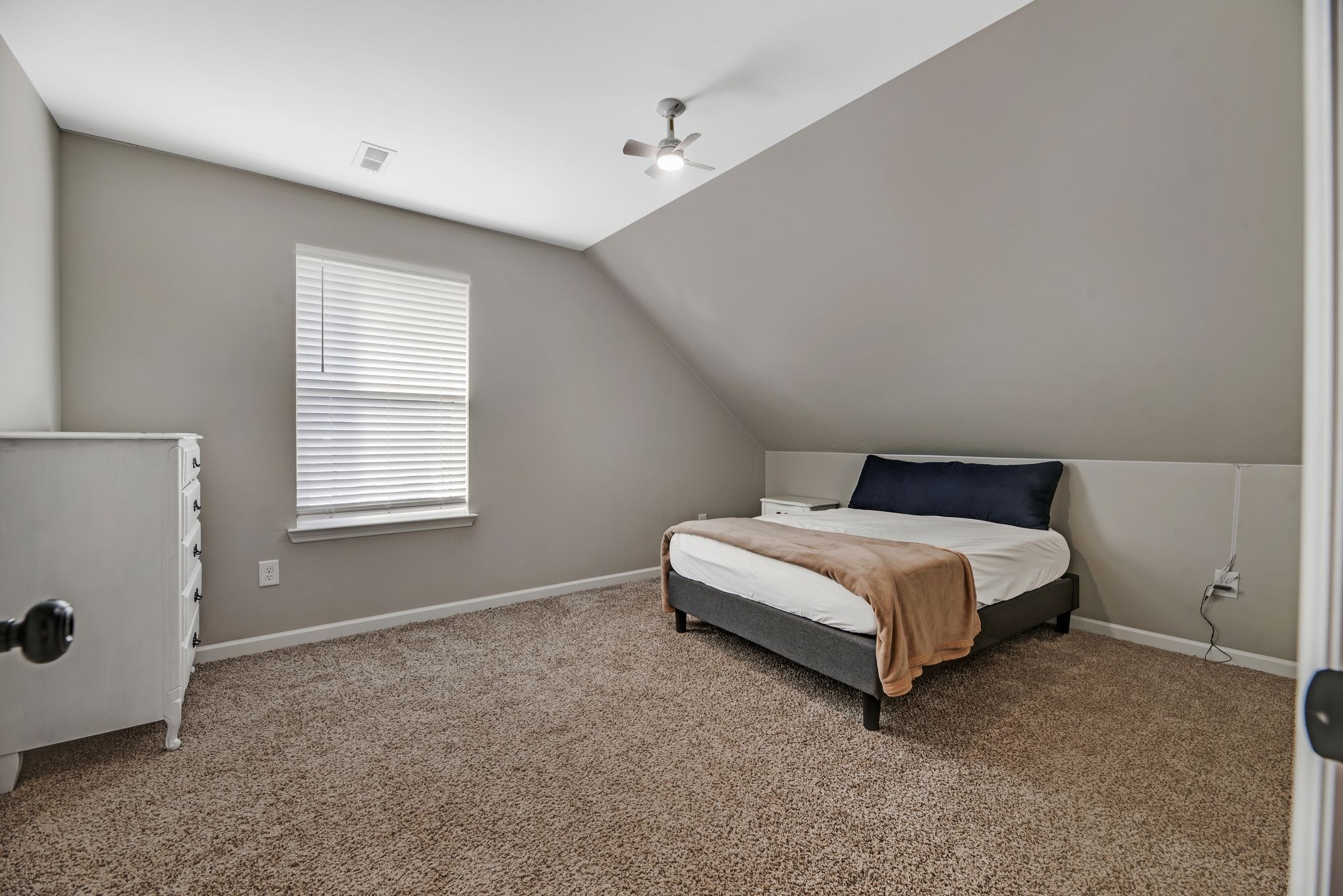 997 State Highway 99 Waynesboro, TN 38485 - Photo 31 of 33 a spacious bedroom with a bed and a window