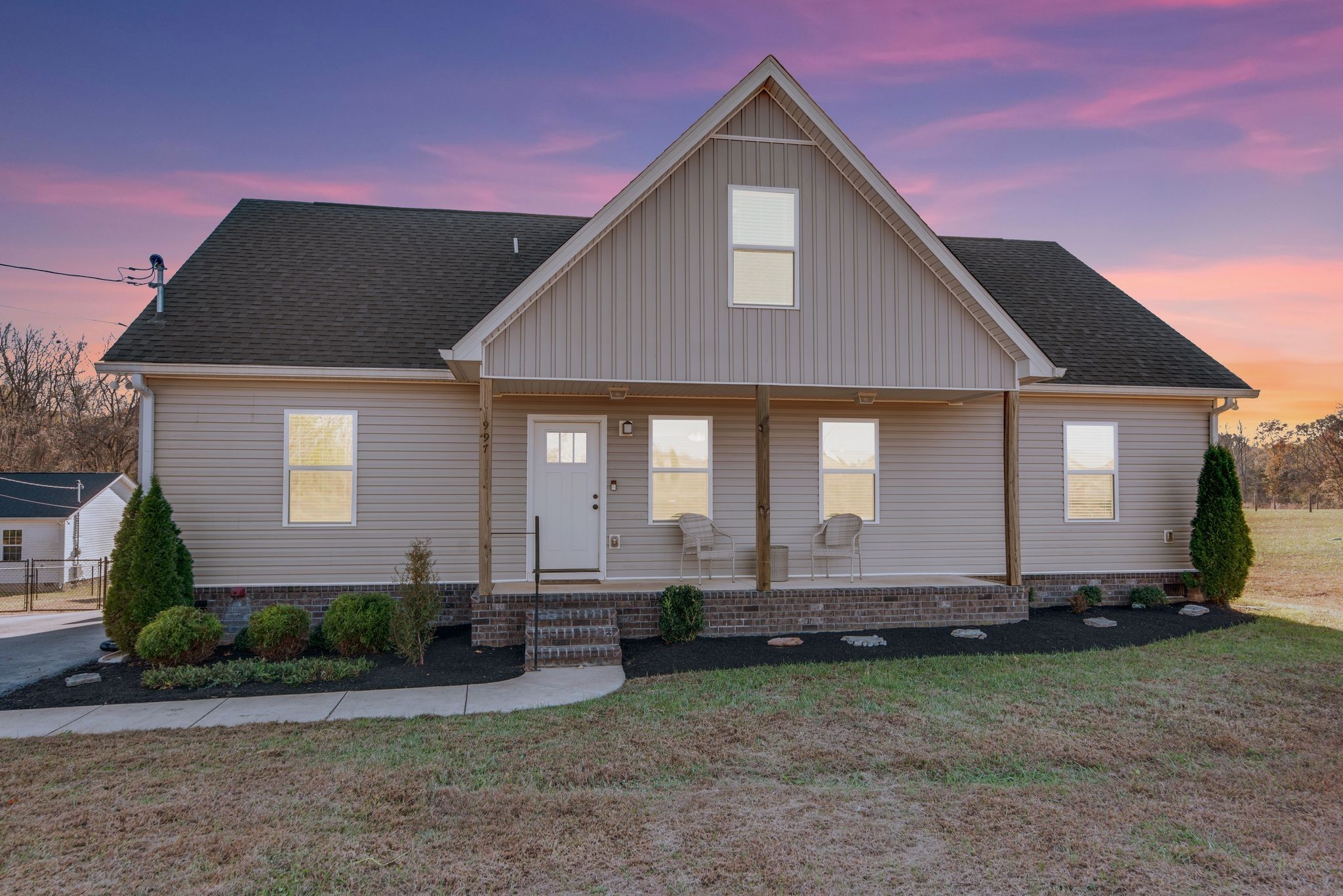997 State Highway 99 Waynesboro, TN 38485 - Photo 4 of 33 a front view of a house with garden