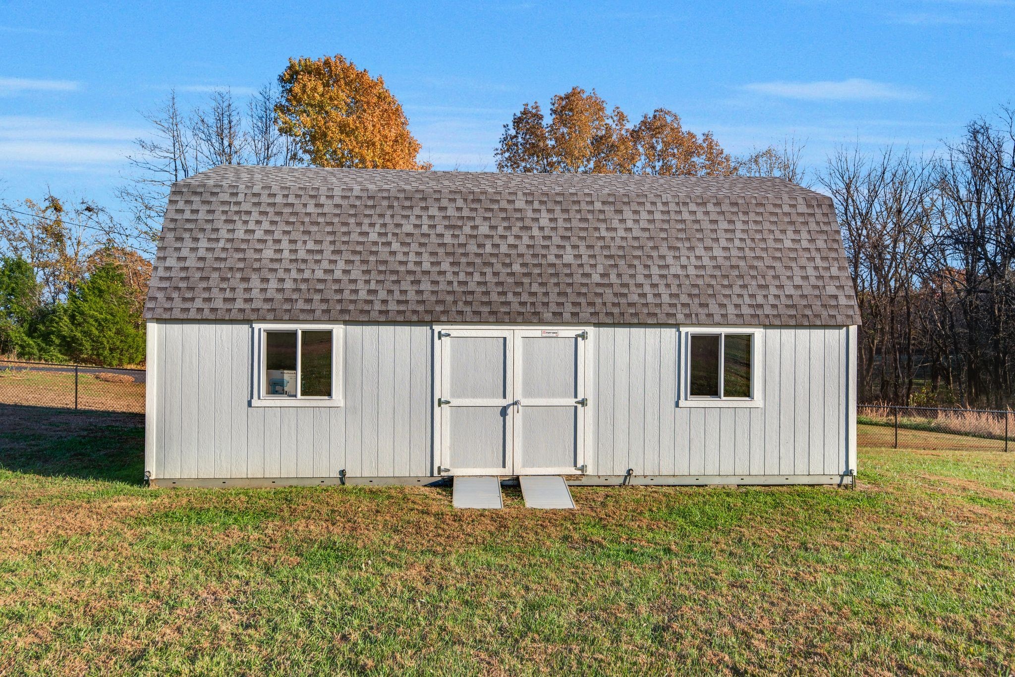 997 State Highway 99 Waynesboro, TN 38485 - Photo 7 of 33 a front view of a house with a yard