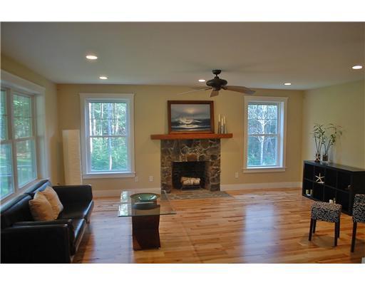 39 Fiddlehead Lane Freeport, ME 04032 - Photo 4 of 25 Living Room. Portland Maine Real...