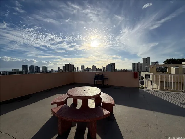 $420,000 | 1031 Maunaihi Place, Unit 801, Honolulu, HI 96822