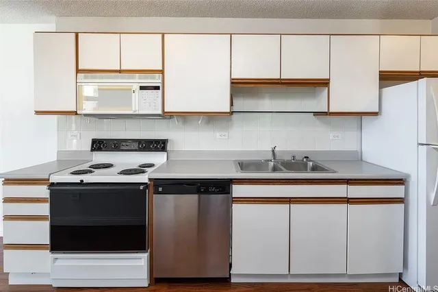 $420,000 | 1031 Maunaihi Place, Unit 801, Honolulu, HI 96822