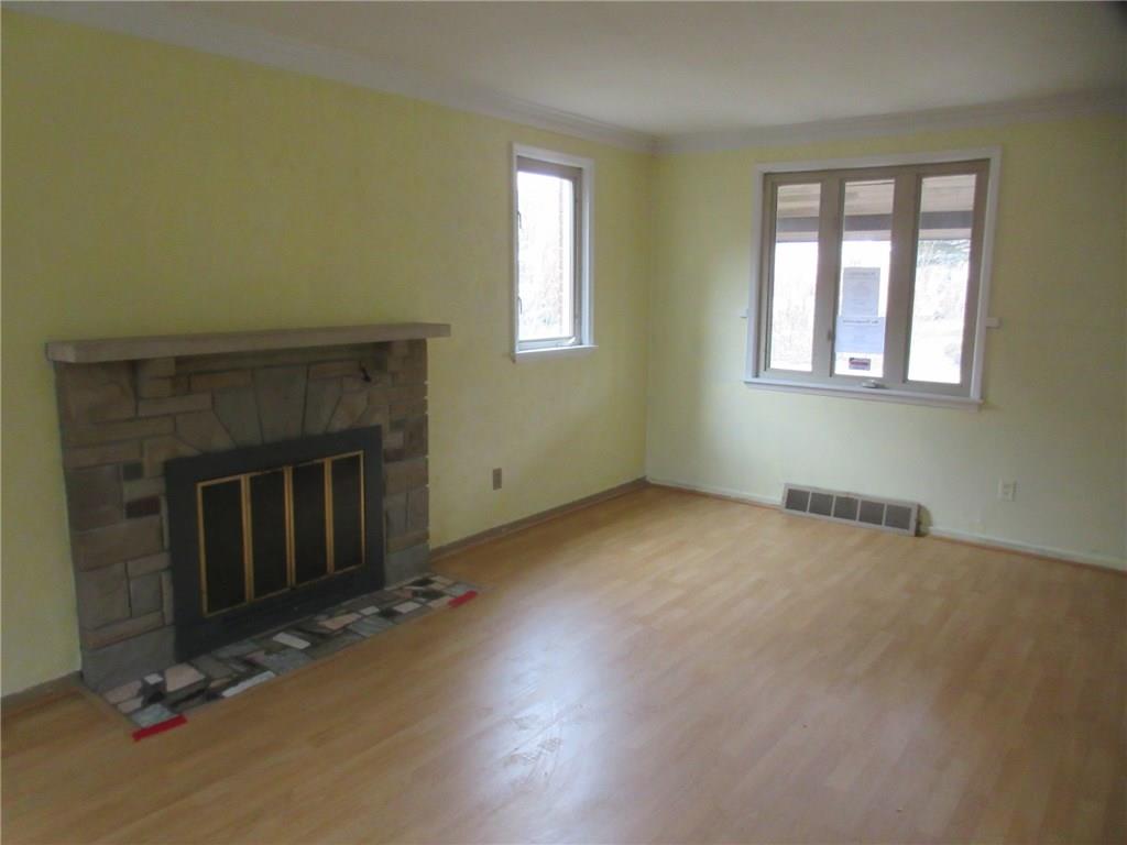 2033 Spring Valley Road Pittsburgh, PA 15243 - Photo 3 of 9