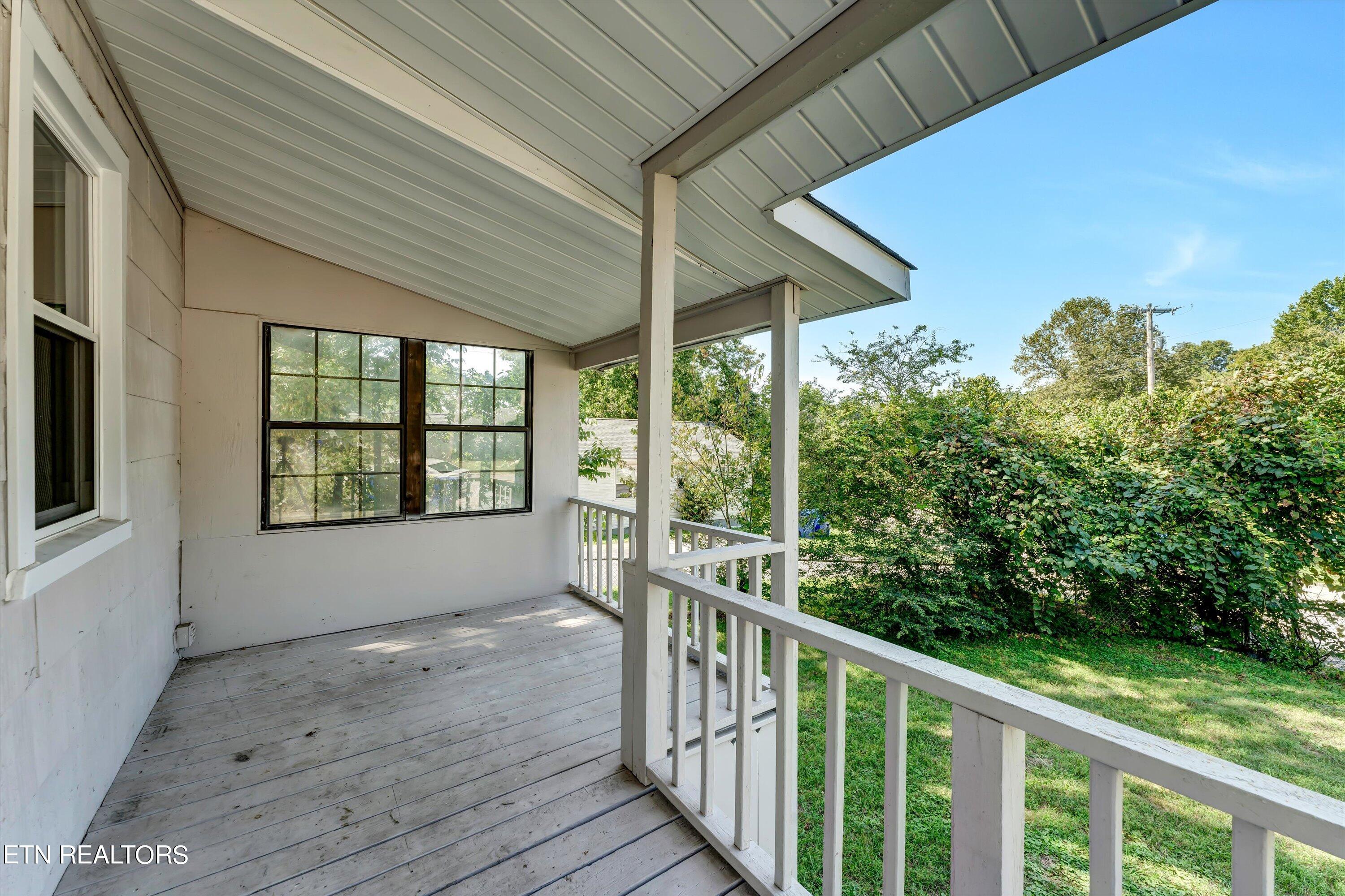 617 West Outer Drive Oak Ridge, TN 37830 - Photo 3 of 28 03-617 W Outer Ridge-3