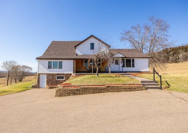 $1,100,000 | S2901 Semling Lane, Fountain City, WI 54629