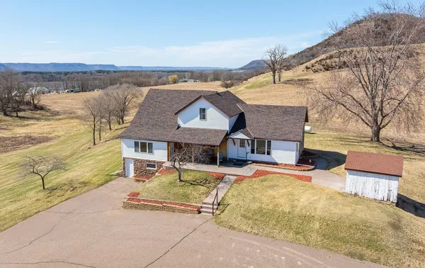 $1,100,000 | S2901 Semling Lane, Fountain City, WI 54629