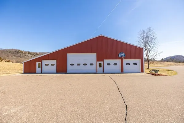 $1,100,000 | S2901 Semling Lane, Fountain City, WI 54629