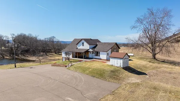 $1,100,000 | S2901 Semling Lane, Fountain City, WI 54629
