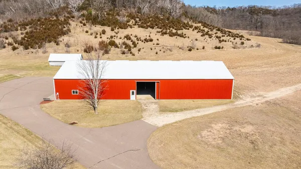 $1,100,000 | S2901 Semling Lane, Fountain City, WI 54629