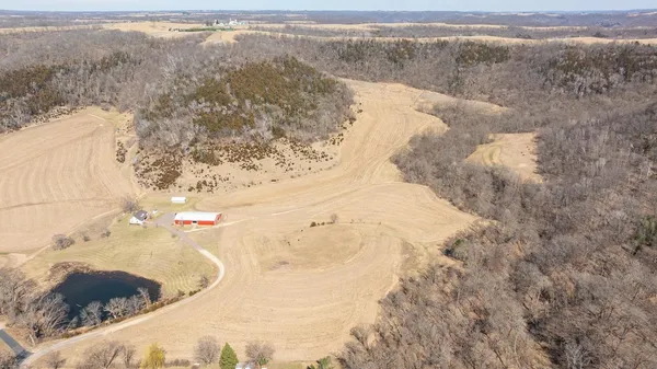 $1,100,000 | S2901 Semling Lane, Fountain City, WI 54629