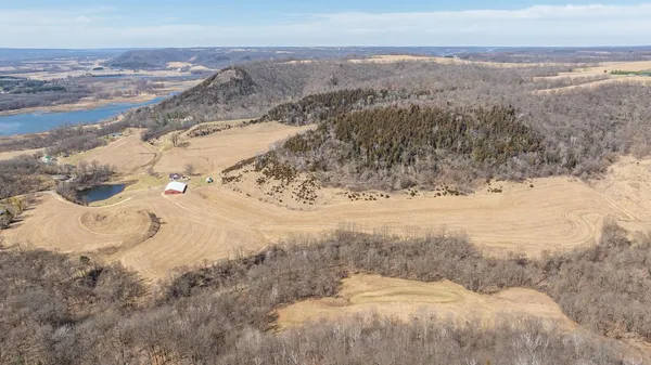 $1,100,000 | S2901 Semling Lane, Fountain City, WI 54629