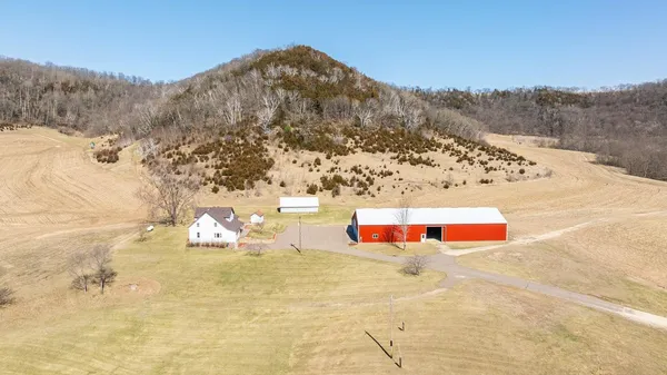 $1,100,000 | S2901 Semling Lane, Fountain City, WI 54629