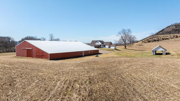 $1,100,000 | S2901 Semling Lane, Fountain City, WI 54629