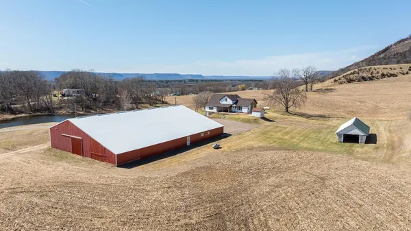 $1,100,000 | S2901 Semling Lane, Fountain City, WI 54629