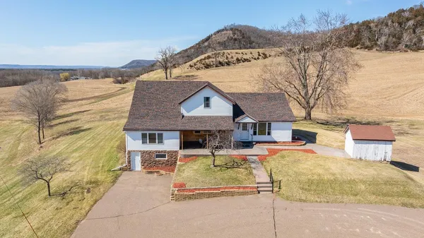 $1,100,000 | S2901 Semling Lane, Fountain City, WI 54629