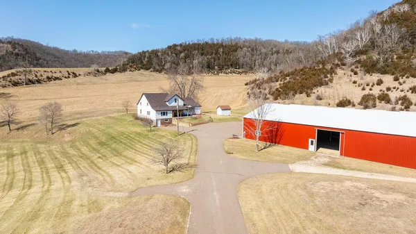 $1,100,000 | S2901 Semling Lane, Fountain City, WI 54629