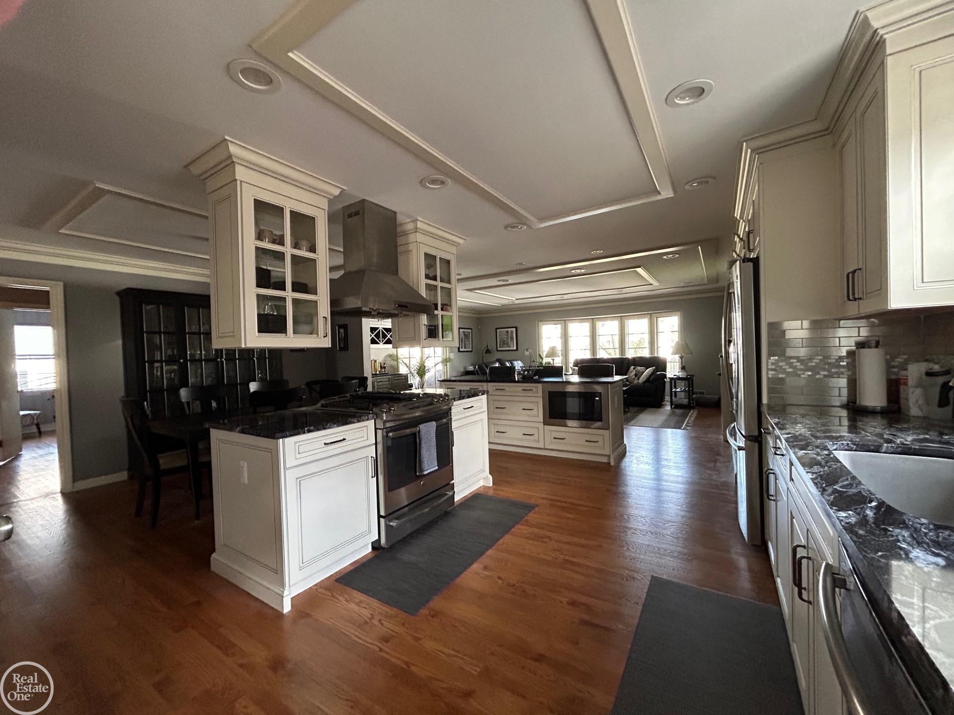 1046 Harvard Road Grosse Pointe, MI 48230 - Photo 13 of 33 50130567-69a22bae-24bf-4483-adb8-d2538e872344.JPG