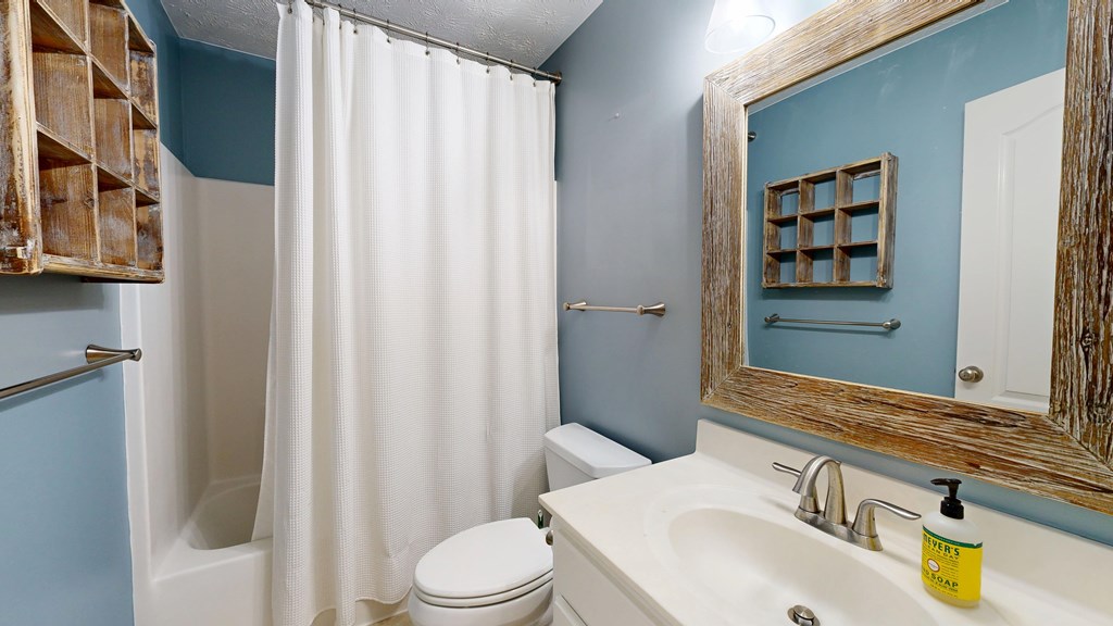 4756 Timarron Loop Columbus, GA 31909 - Photo 56 of 95 Upstairs bathroom