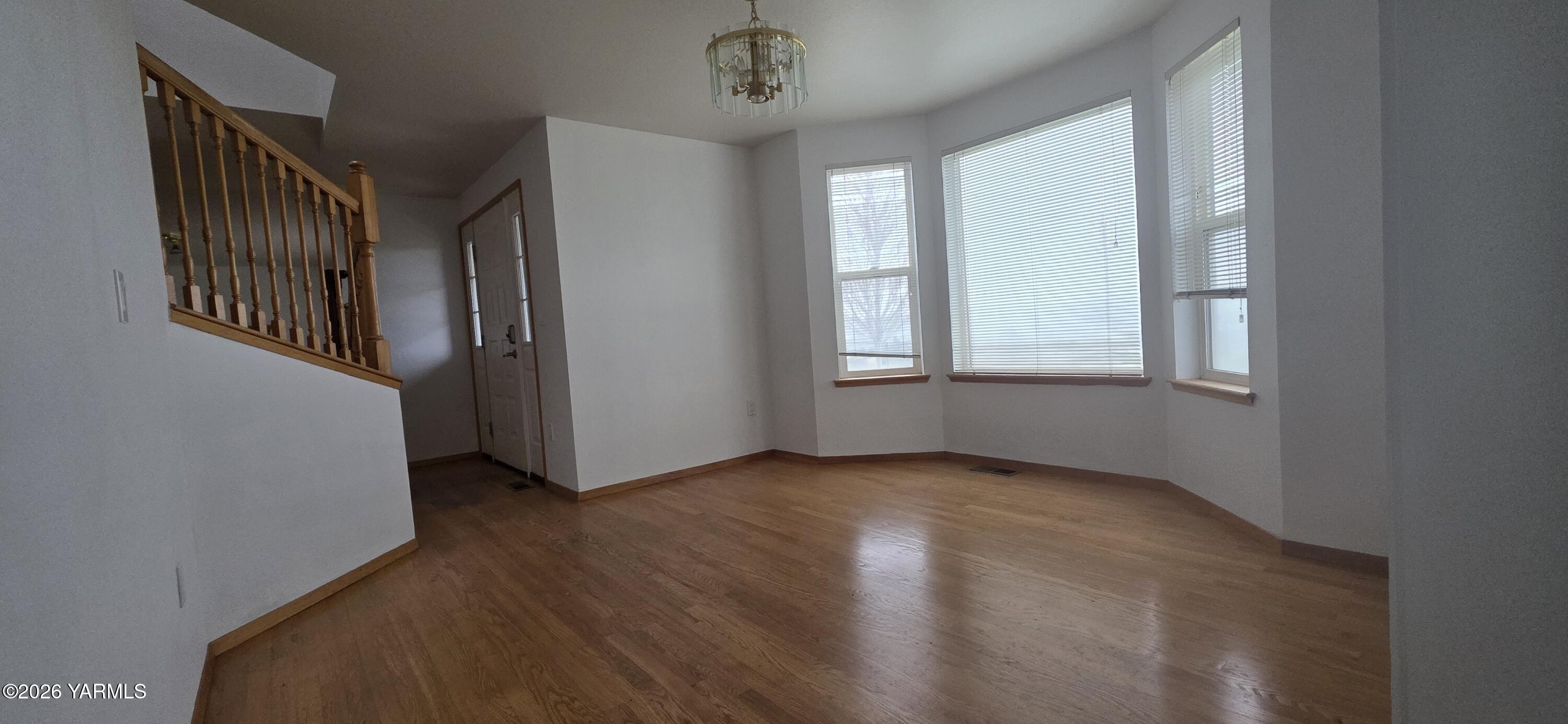 8601 Scenic Drive Yakima, WA 98908 - Photo 23 of 52 an empty room with windows