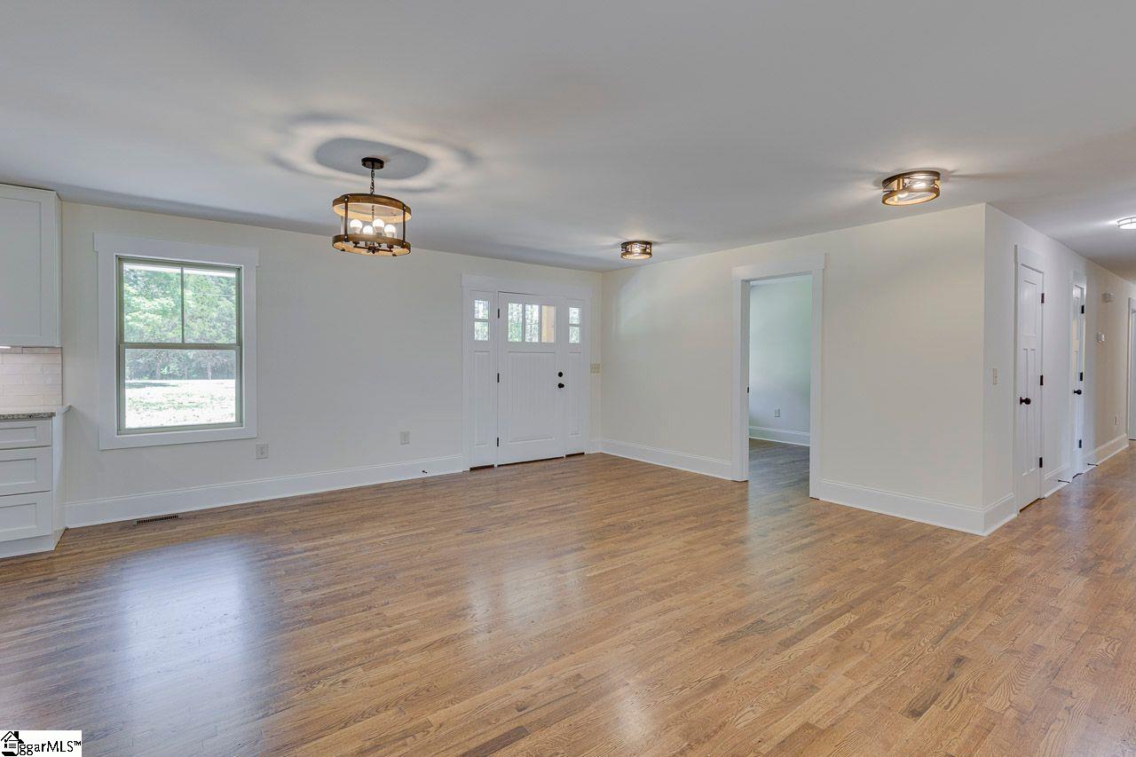 1041 Motlow School Road Campobello, SC 29322 - Photo 4 of 39