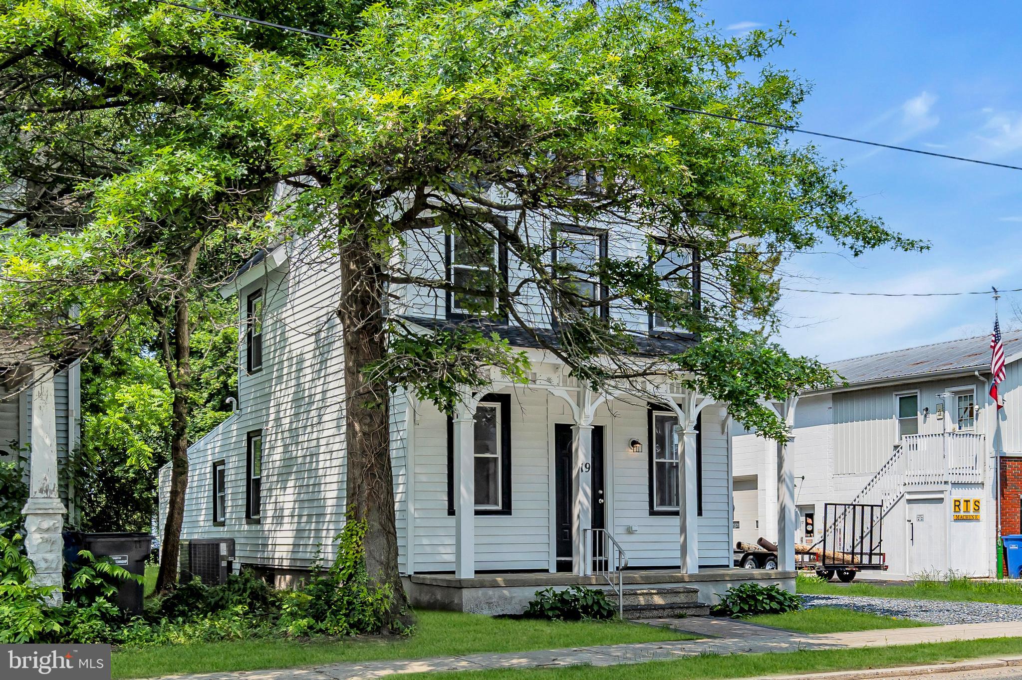 19 East Main Street Salem, NJ 08079 - Photo 2 of 28 a view of a white house with a yard and plants