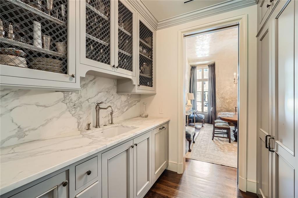 2440 Peachtree Road Northwest, Unit 9 Atlanta, GA 30305 - Photo 20 of 48 a hallway with sink and mirror