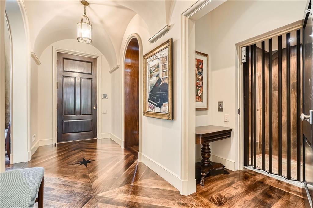 2440 Peachtree Road Northwest, Unit 9 Atlanta, GA 30305 - Photo 22 of 48 a view of hall way with mirror