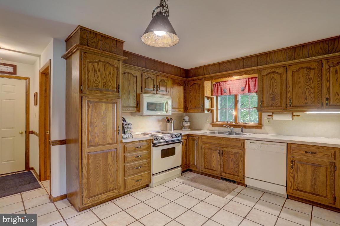 1009 Union House Road Lititz, PA 17543 - Photo 3 of 26
