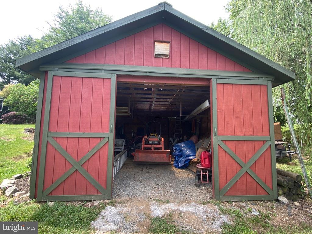 36716 North Fork Road Purcellville, VA 20132 - Photo 69 of 78 Barn