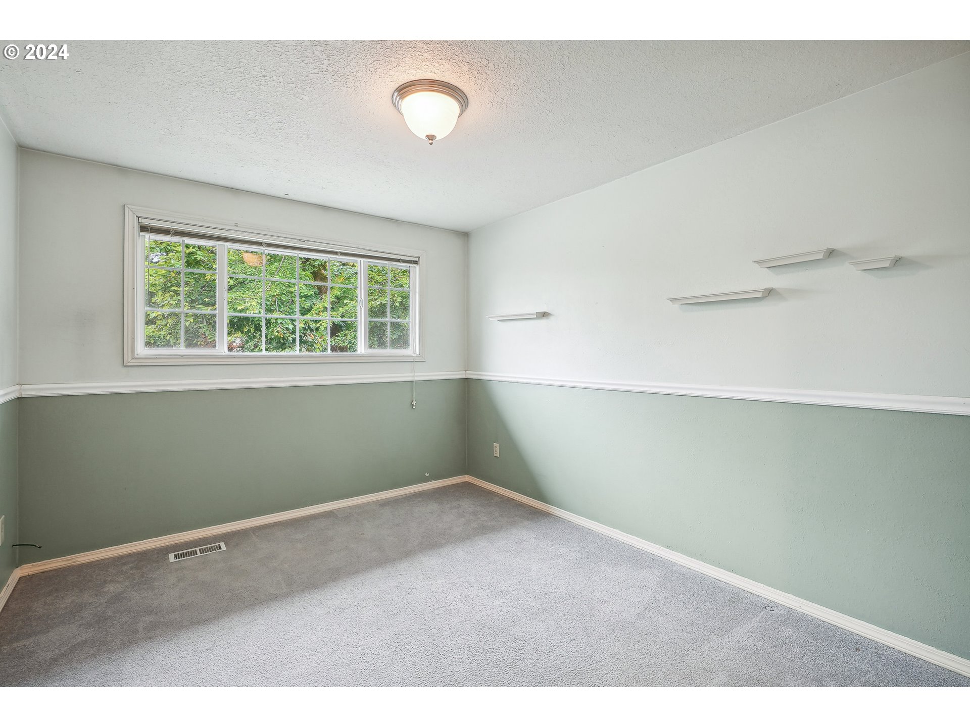 7450 Ridge Drive Gladstone, OR 97027 - Photo 23 of 44 Bedroom
