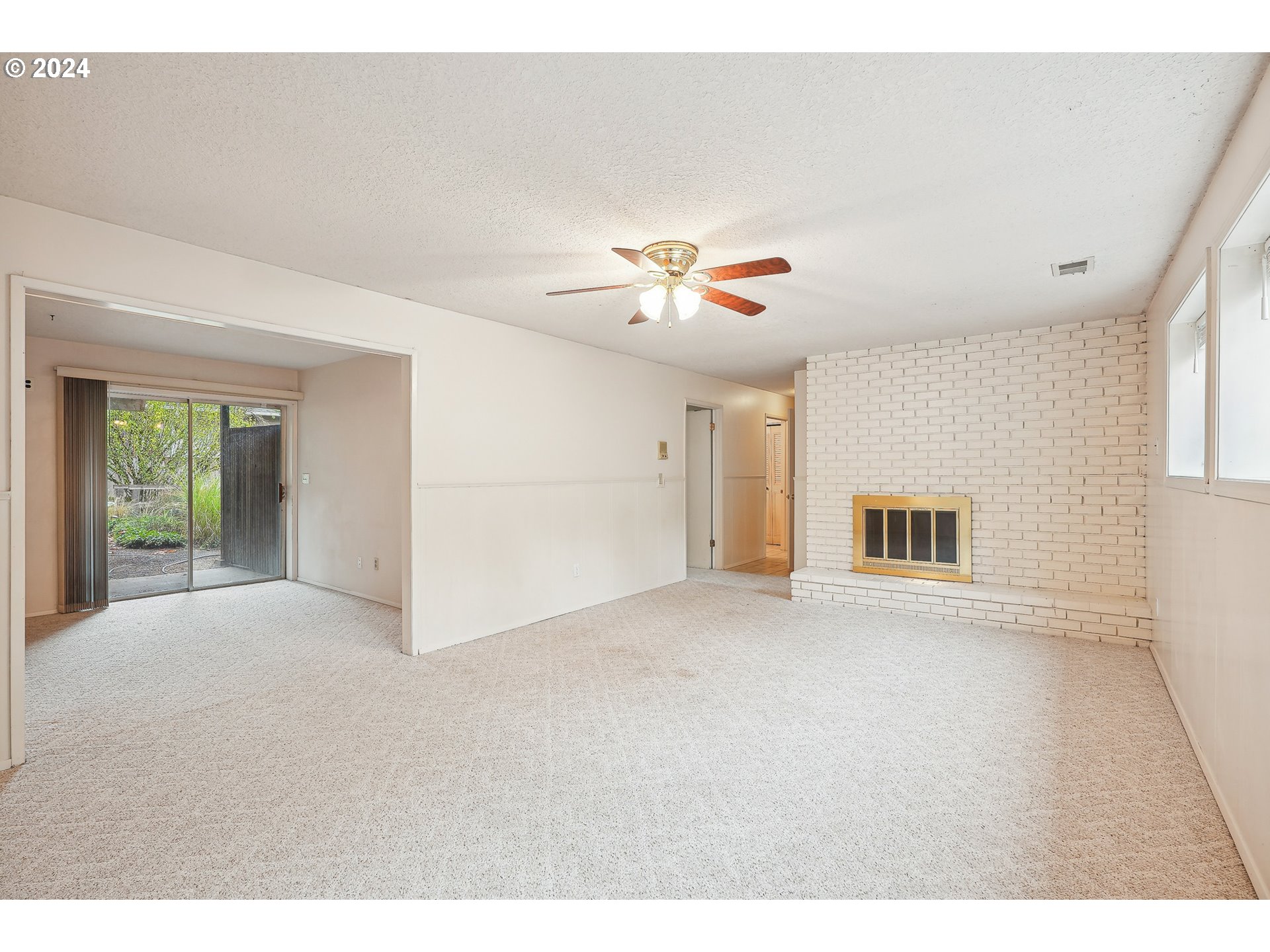 7450 Ridge Drive Gladstone, OR 97027 - Photo 28 of 44 Family Room