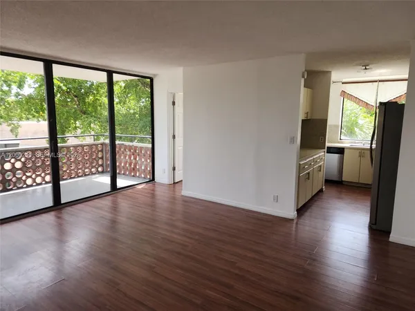 $2,100 | 4222 Inverrary Boulevard, Unit 4215, Lauderhill, FL 33319