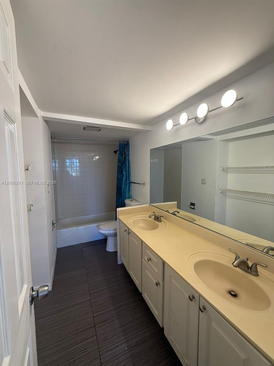 4222 Inverrary Boulevard, Unit 4215 Lauderhill, FL 33319 - Photo 18 of 20 a spacious bathroom with a tub sink and mirror