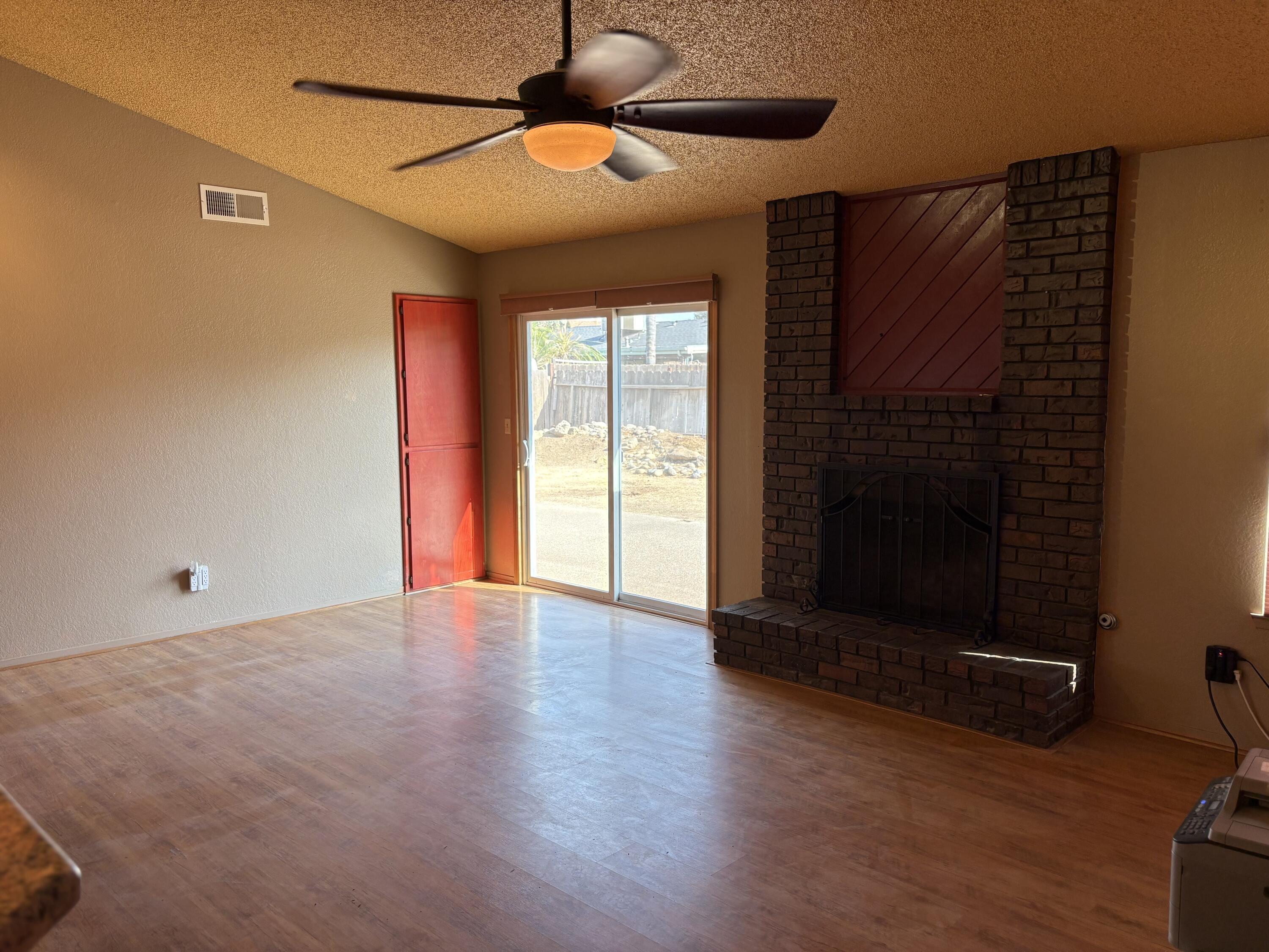 808 Vine Street Exeter, CA 93221 - Photo 4 of 27 Living Room